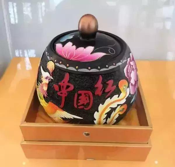 用了丰胸霜国产精品爽爽久久久天天躁电影，用了丰胸霜，我经历了什么？从自卑到自信的蜕变之路